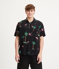 Camisa Manga Curta em Viscose Estampa Flamingos