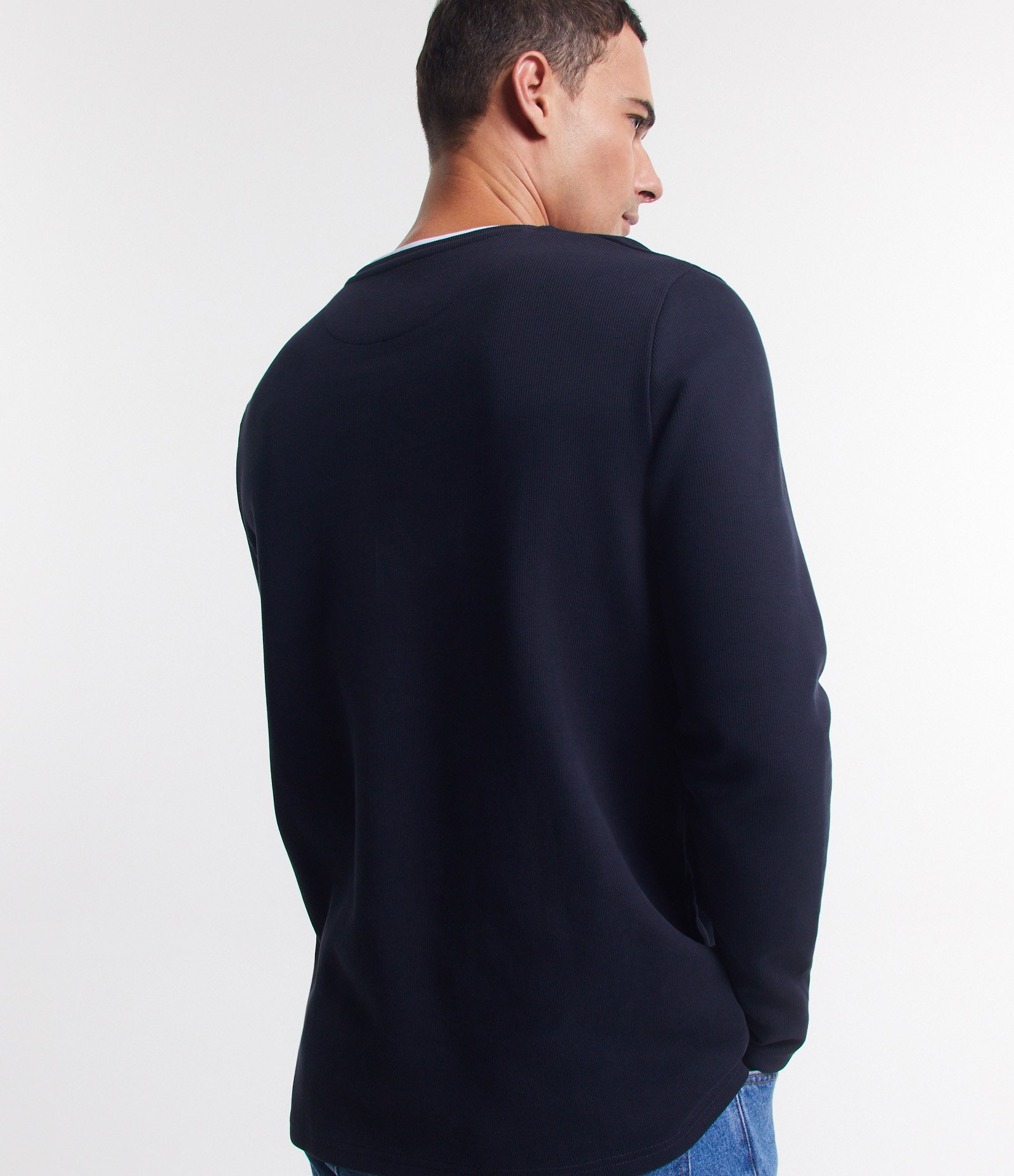 Camiseta Regular em Algodão Texturizado com Friso na Gola Azul 4