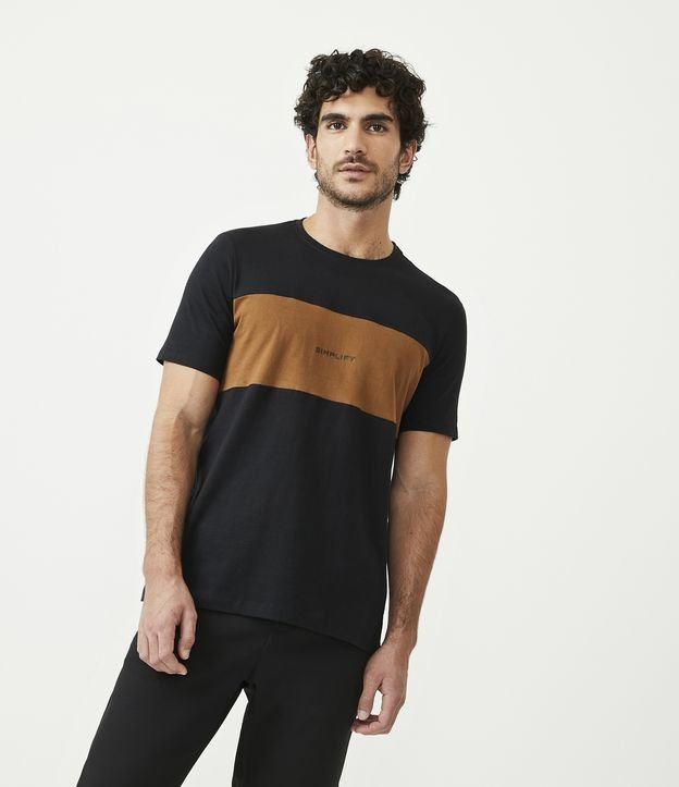 Camiseta Slim em Algodão com Lettering e Bloco Contrastabnte - Cor: Marrom - Tamanho: M