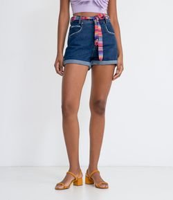 Short Mom Jeans com Lenço Étnico e Barra Dobrada
