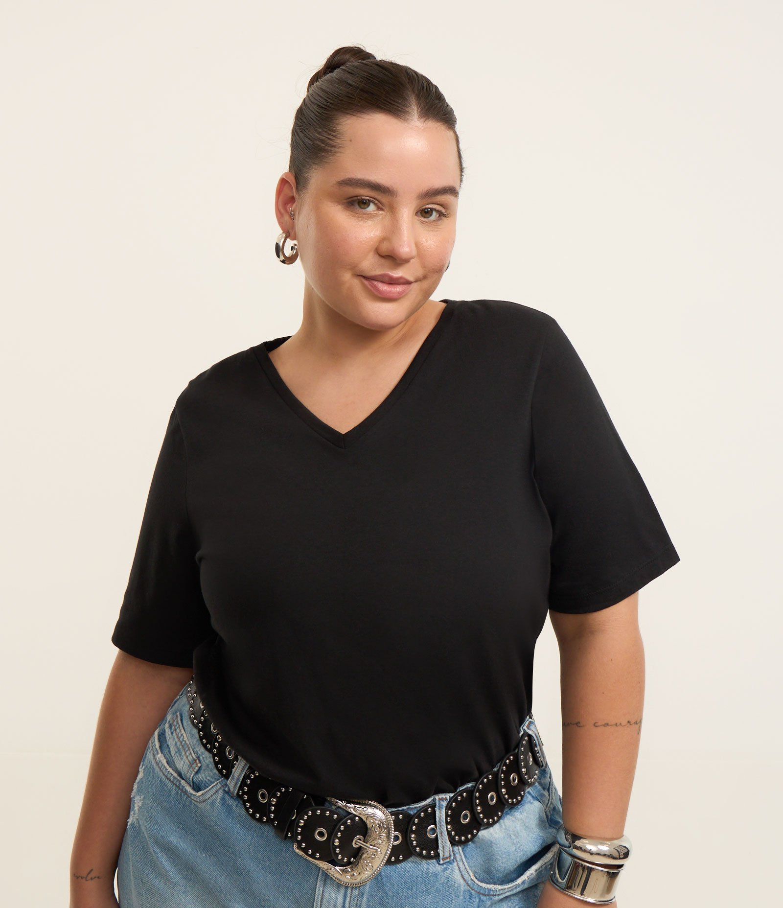 Blusa Básica em Algodão com Gola V Curve & Plus Size Preto 1