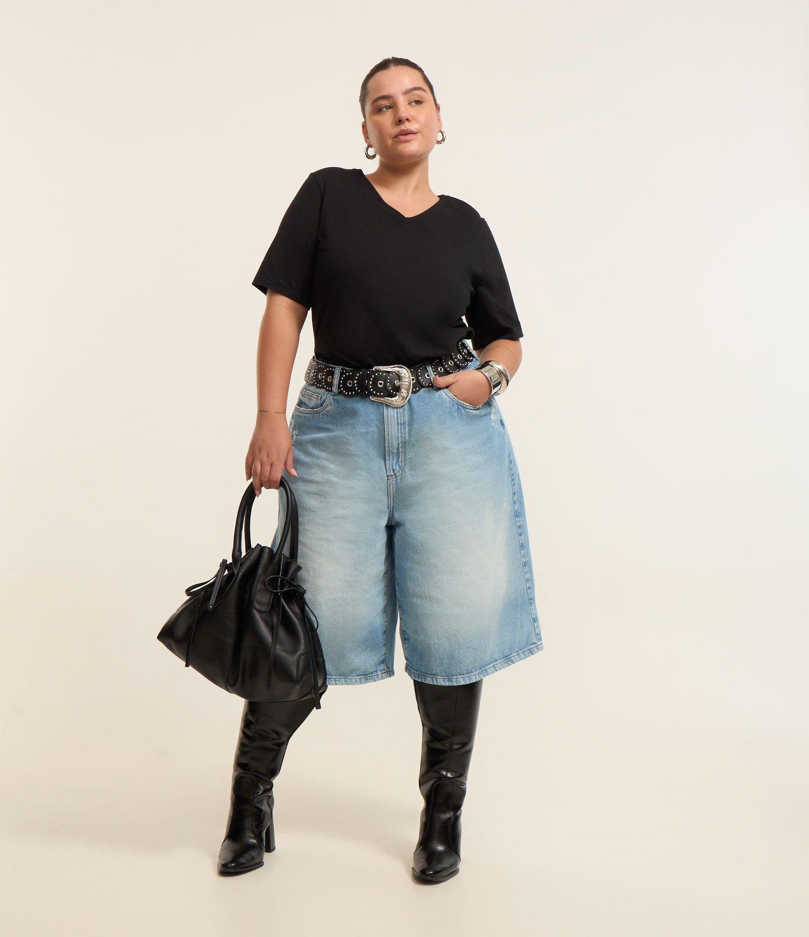 Blusa Básica em Algodão com Gola V Curve & Plus Size Preto 2
