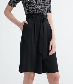 Bermuda Clochard em Crepe com Cinto Faixa
