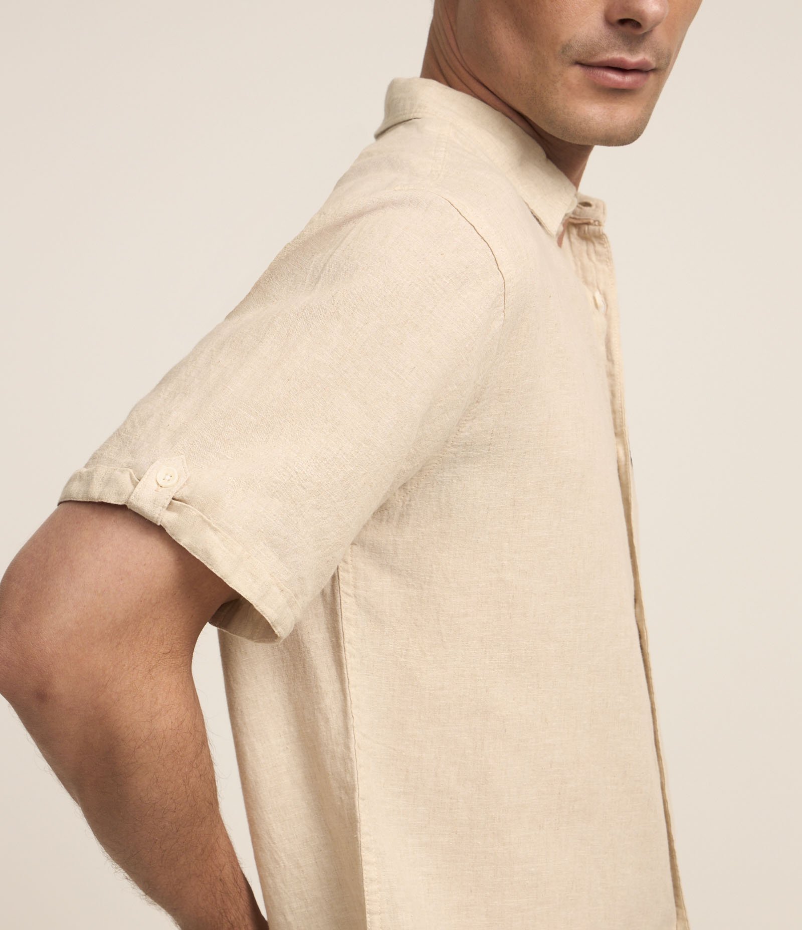 Camisa Comfort em Linho com Bolso e Dobra na Manga 4