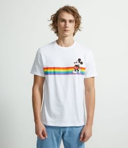 Camiseta Manga Curta Estampa Faixa Arco-Íris e Mickey