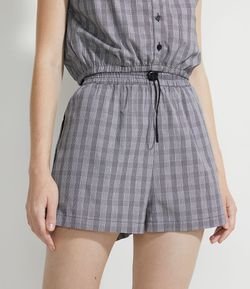 Short Curto Alfaiataria Estampa Xadrez com Ajustados no Cós