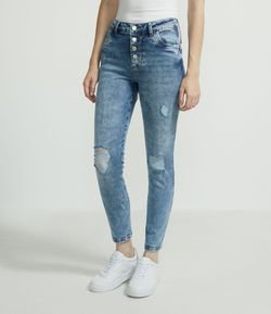 Calça Skinny Push Up Jeans com Puídos e Botões Frontais