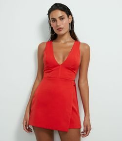 Macaquinho Short Saia Alfaiataria em Crepe com Decote V