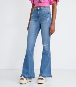 Pantalón Flare Jeans con Desgastado Corte en la Rodilla y Barra Deshilachada