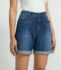 Bermuda Jeans com Barra Dobrada e Detalhe de Camurça nos Bolsos