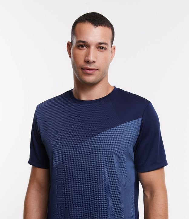 Camiseta Esportiva com Estampa Degradê e Proteção UV Azul 4