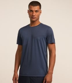 Camiseta Esportiva com Estampa Degrade Pontilhada