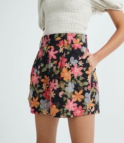 Short Alfaiataria em Tricoline Estampa Floral com Pregas