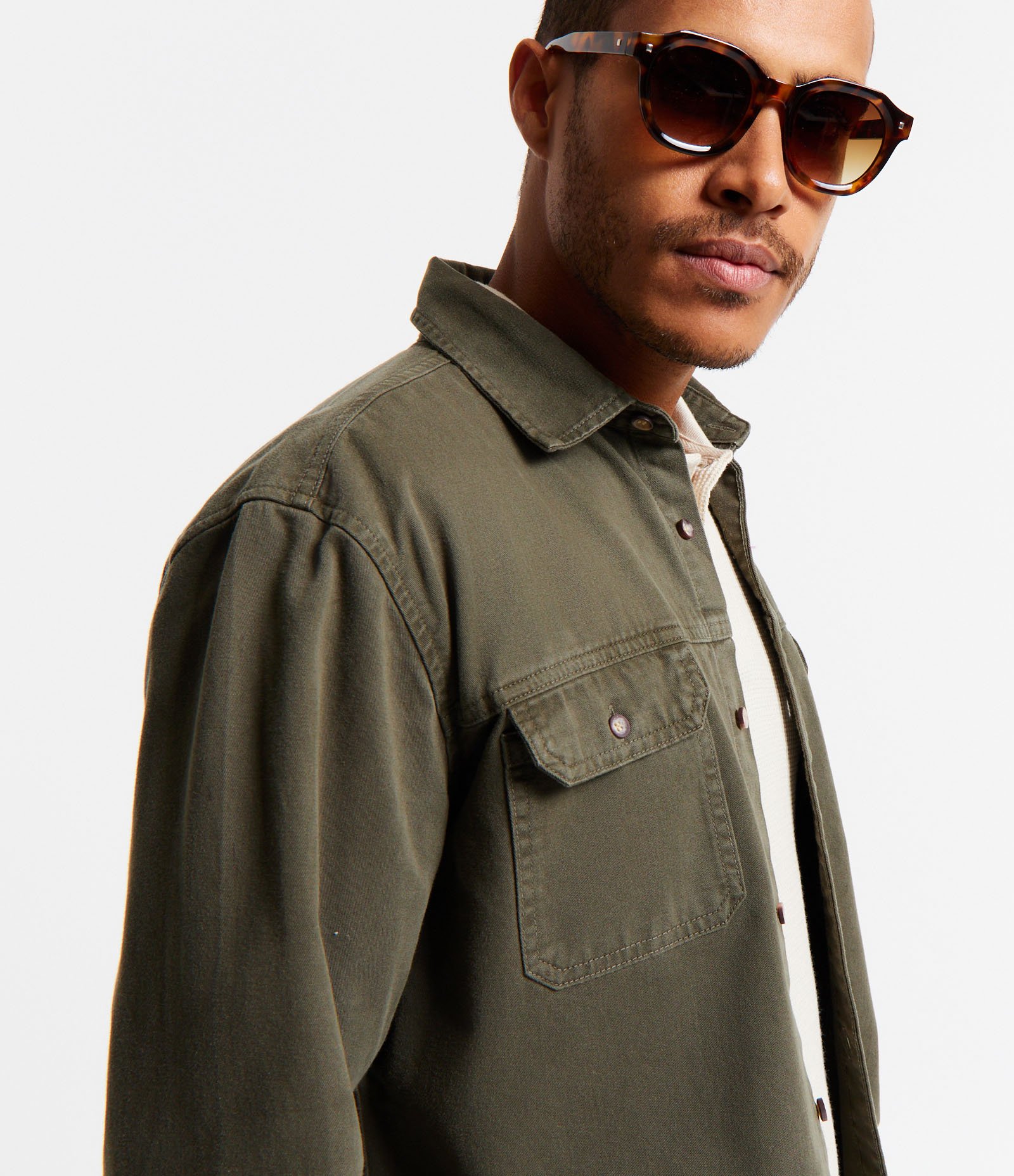 Camisa Comfort em Algodão com Bolsos Lapela e Abotoamento Verde 1