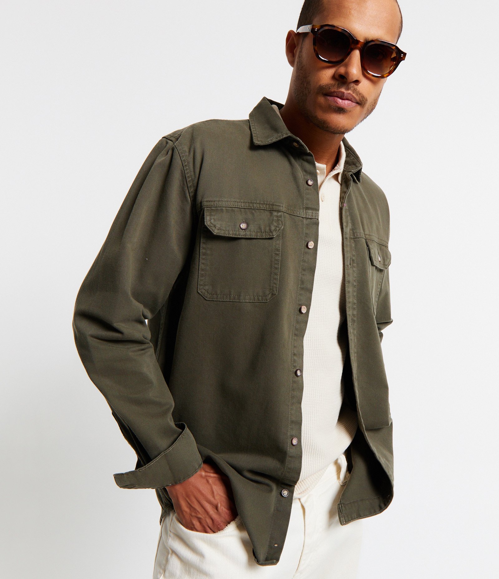 Camisa Comfort em Algodão com Bolsos Lapela e Abotoamento Verde 3