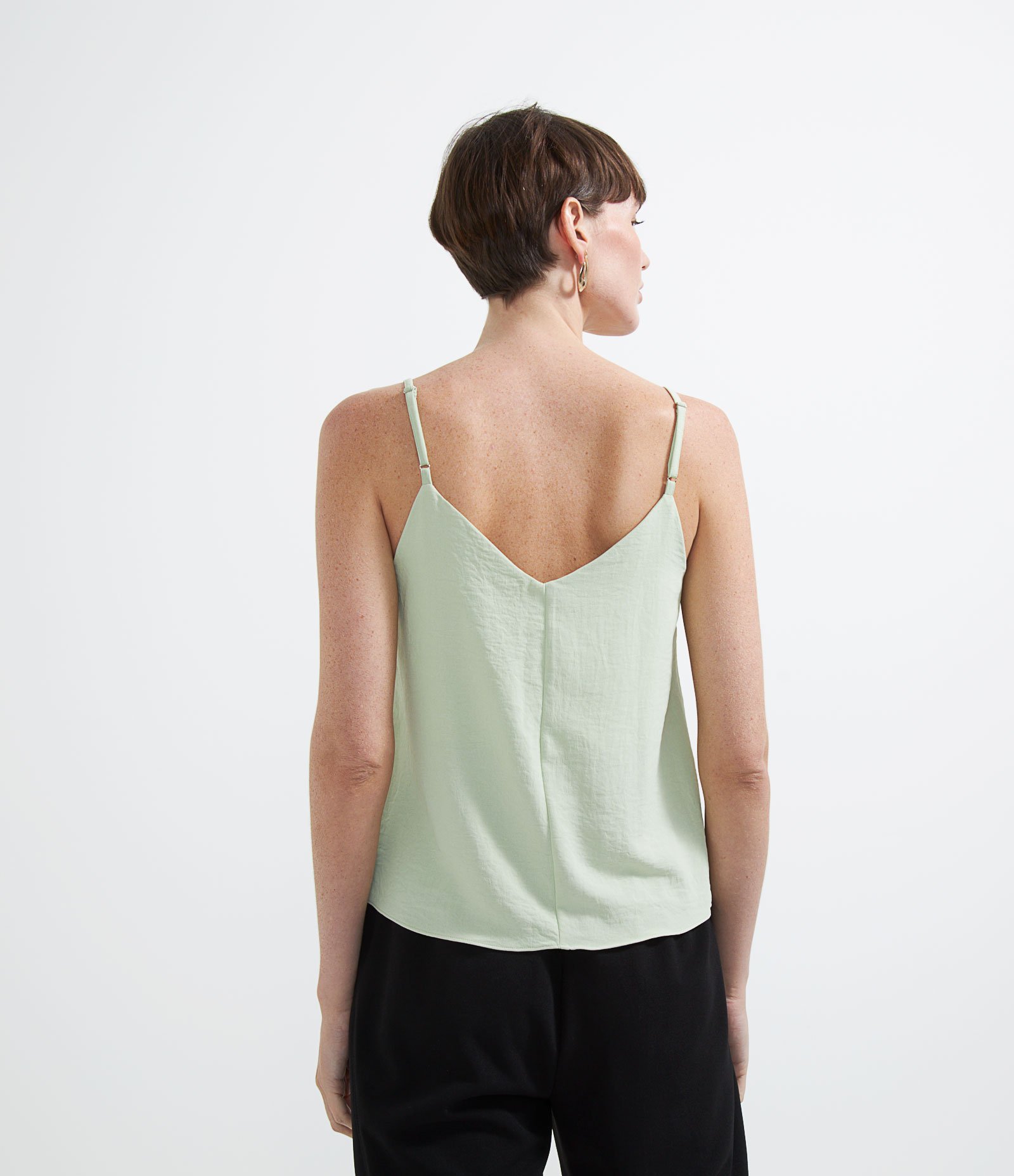 Blusa com Decote V em Crepe com Alça Fina Regulável Verde 2