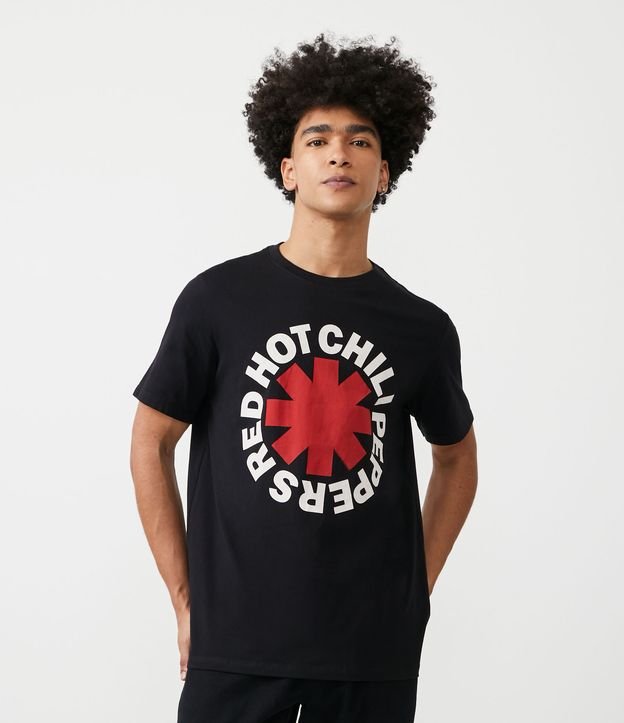 Camiseta Regular em Meia Malha com Estampa Red Hot Chili Peppers - Cor: Preto - Tamanho: PP