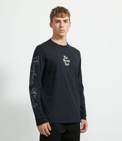 Remera Manga Larga Malla Estampado Lettering Gótico Boring Club