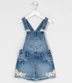 Jardineira Jeans Infantil com Detalhe de Renda - Tam 5 a 14 anos