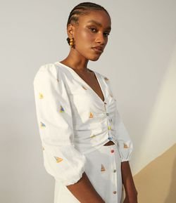 Blusa Cropped em Algodão com Bordados de Barquinhos