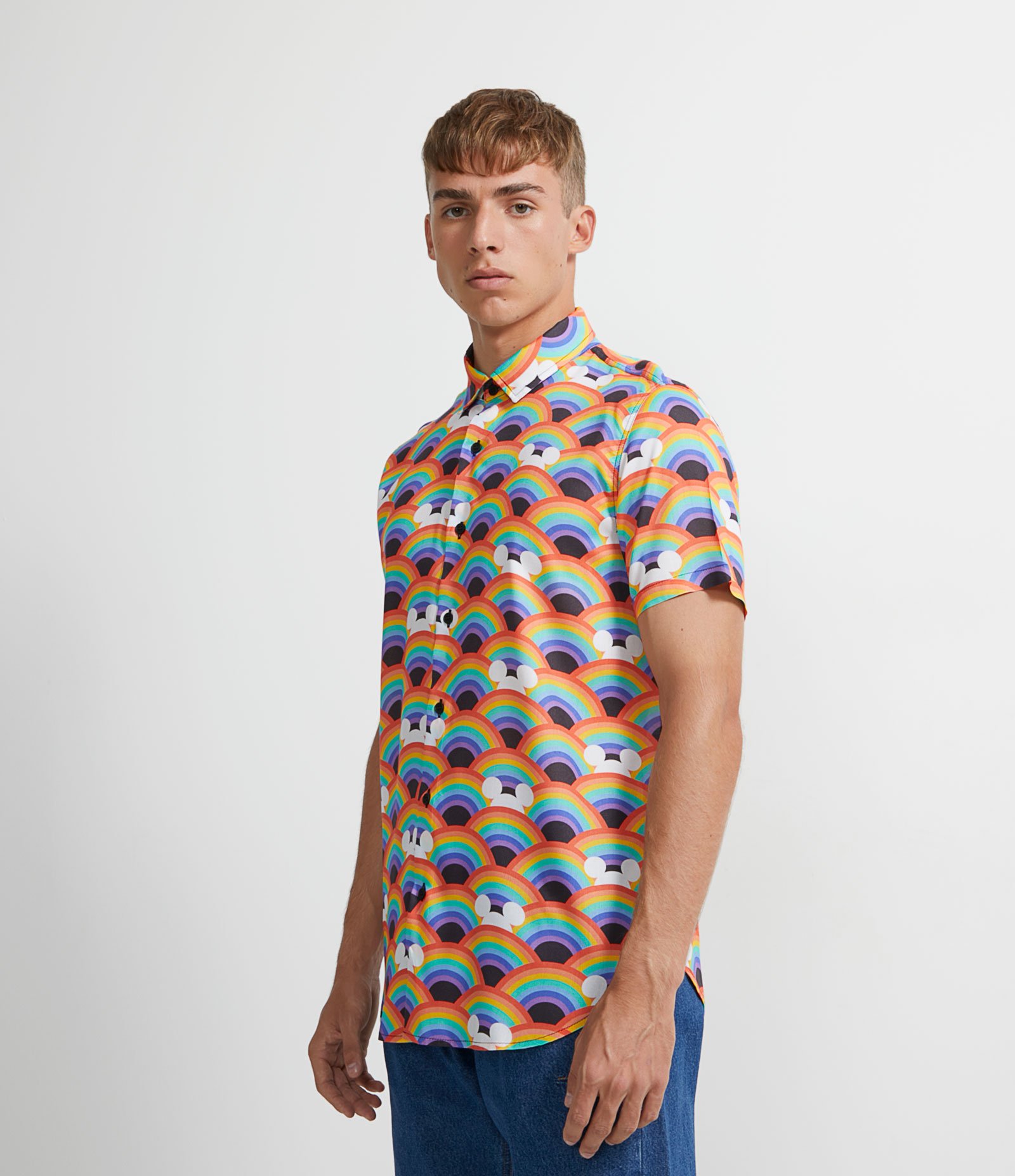 Camisa Manga Curta em Viscose Estampa Disney Pride Multicores 1
