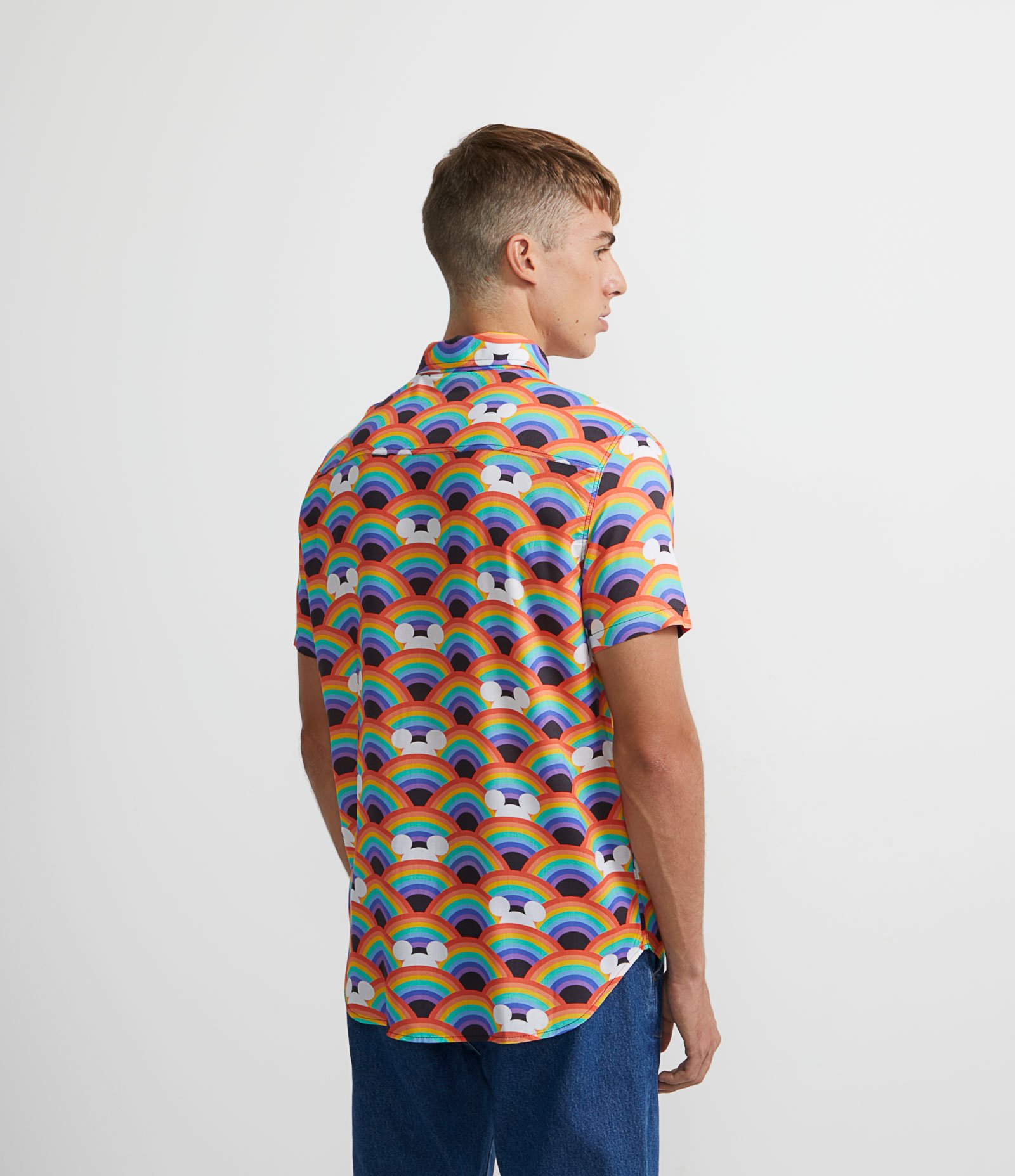 Camisa Manga Curta em Viscose Estampa Disney Pride Multicores 2