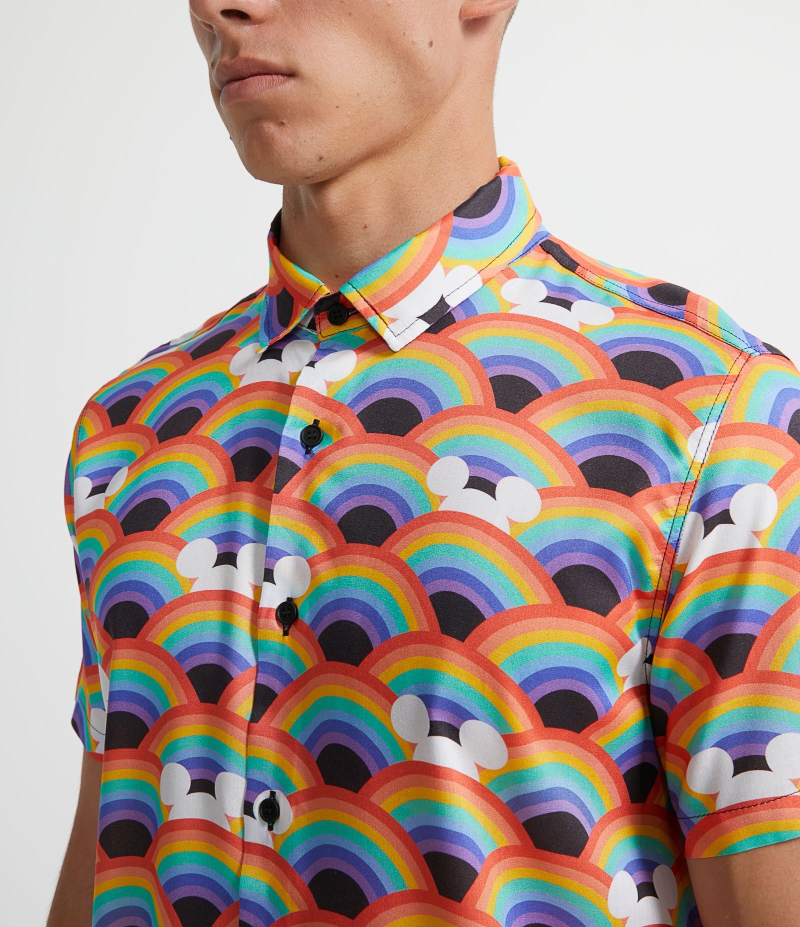 Camisa Manga Curta em Viscose Estampa Disney Pride Multicores 3