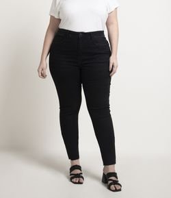 Calça Skinny Jeans com Tachas nos Bolsos Curve & Plus Size