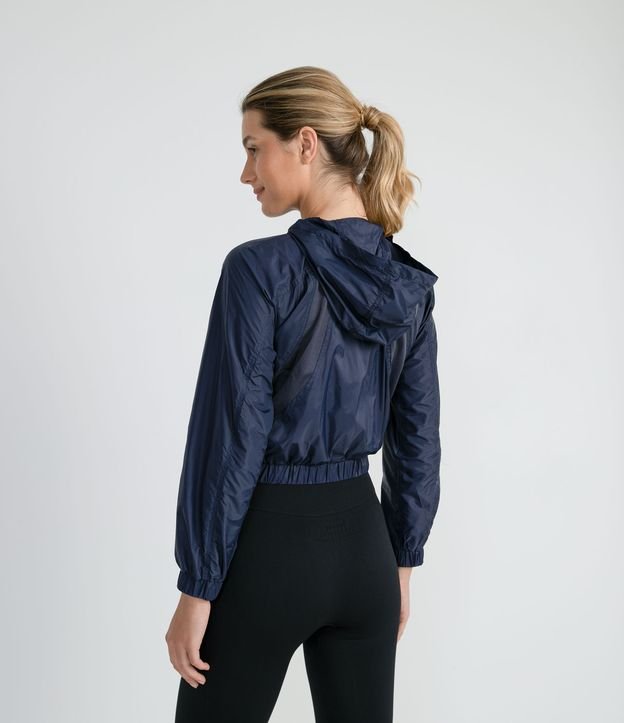 Campera Rompevientos Deportiva con Capucha y Detalle de Tela Azul 2