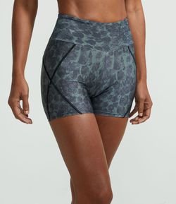 Bermuda Curta Esportiva em Poliamida com Estampa Animal Print