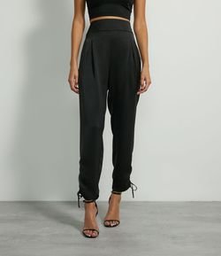 Calça Cenoura em Cetim com Cós Largo e Puxadinho na Barra