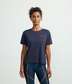 Camiseta Esportiva em Poliamida com Furinhos Estampa Workout