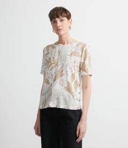 Blusa Manga Curta em Viscose Estampa Folhagem