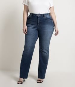 Calça Reta Jeans com Corte a Fio na Barra Curve & Plus Size
