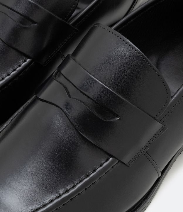 Zapato Loafer en Cuero con Detalle Ojo de Gato Negro 2