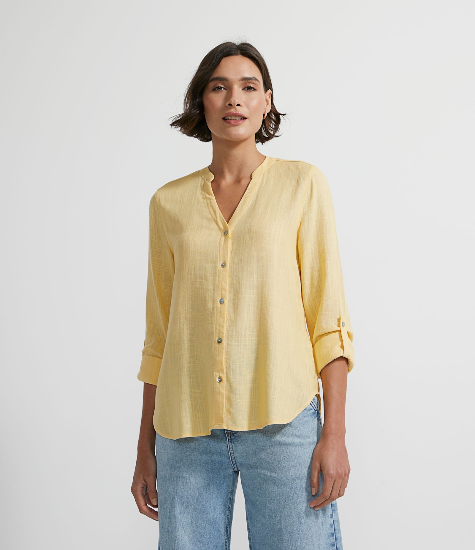 Camisa em Viscolinho com Abotoamento e Barra Mullet 1