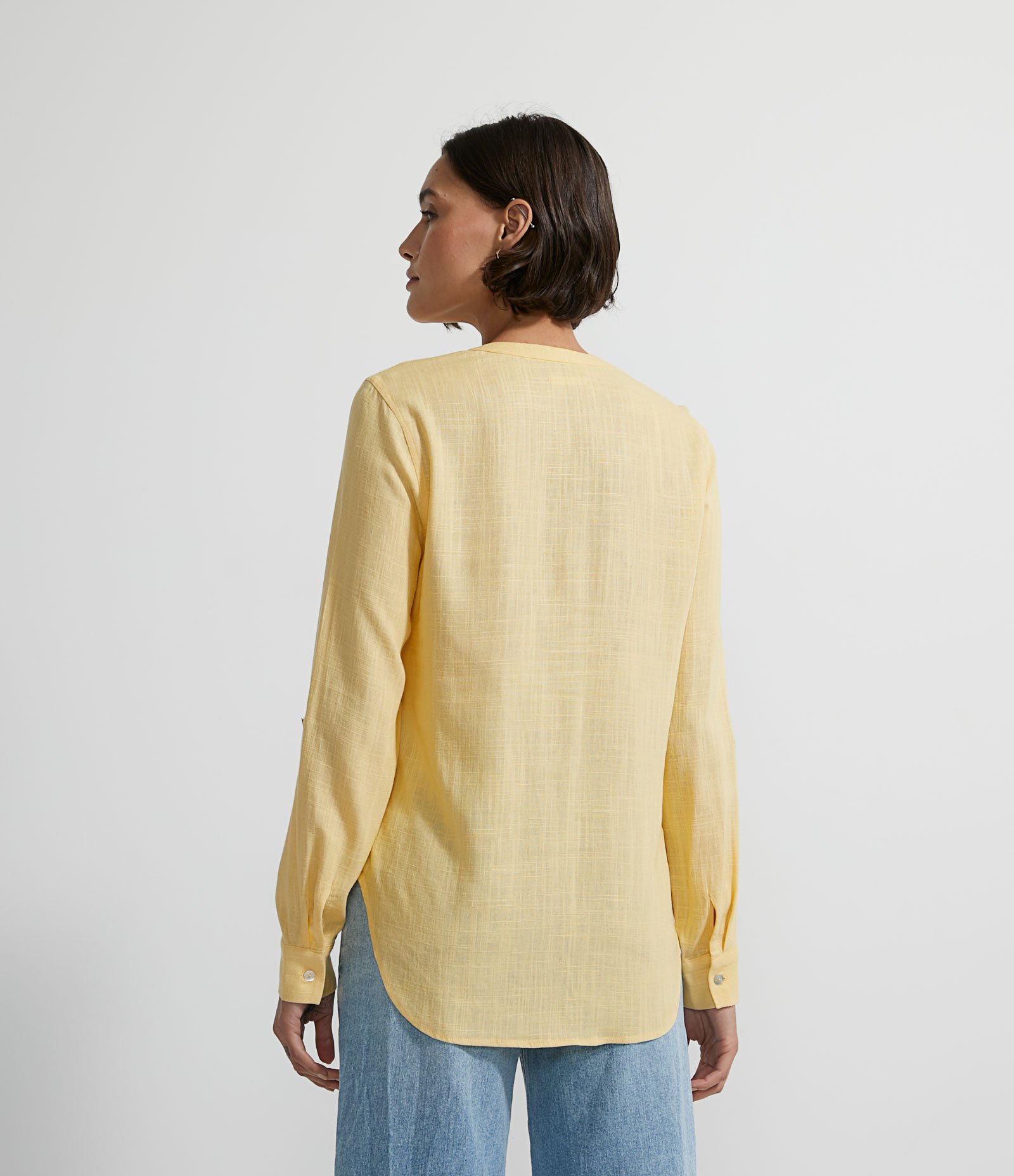 Camisa em Viscolinho com Abotoamento e Barra Mullet 2