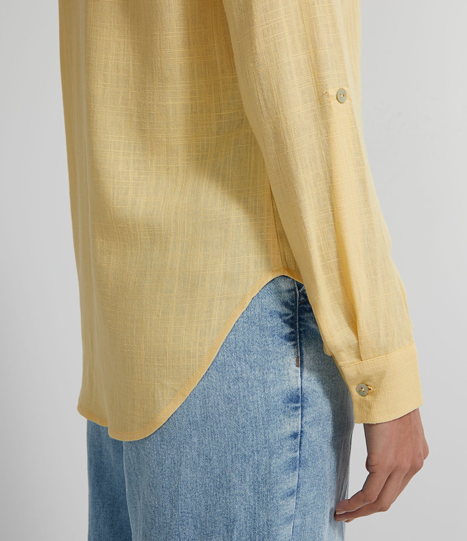 Camisa em Viscolinho com Abotoamento e Barra Mullet 4