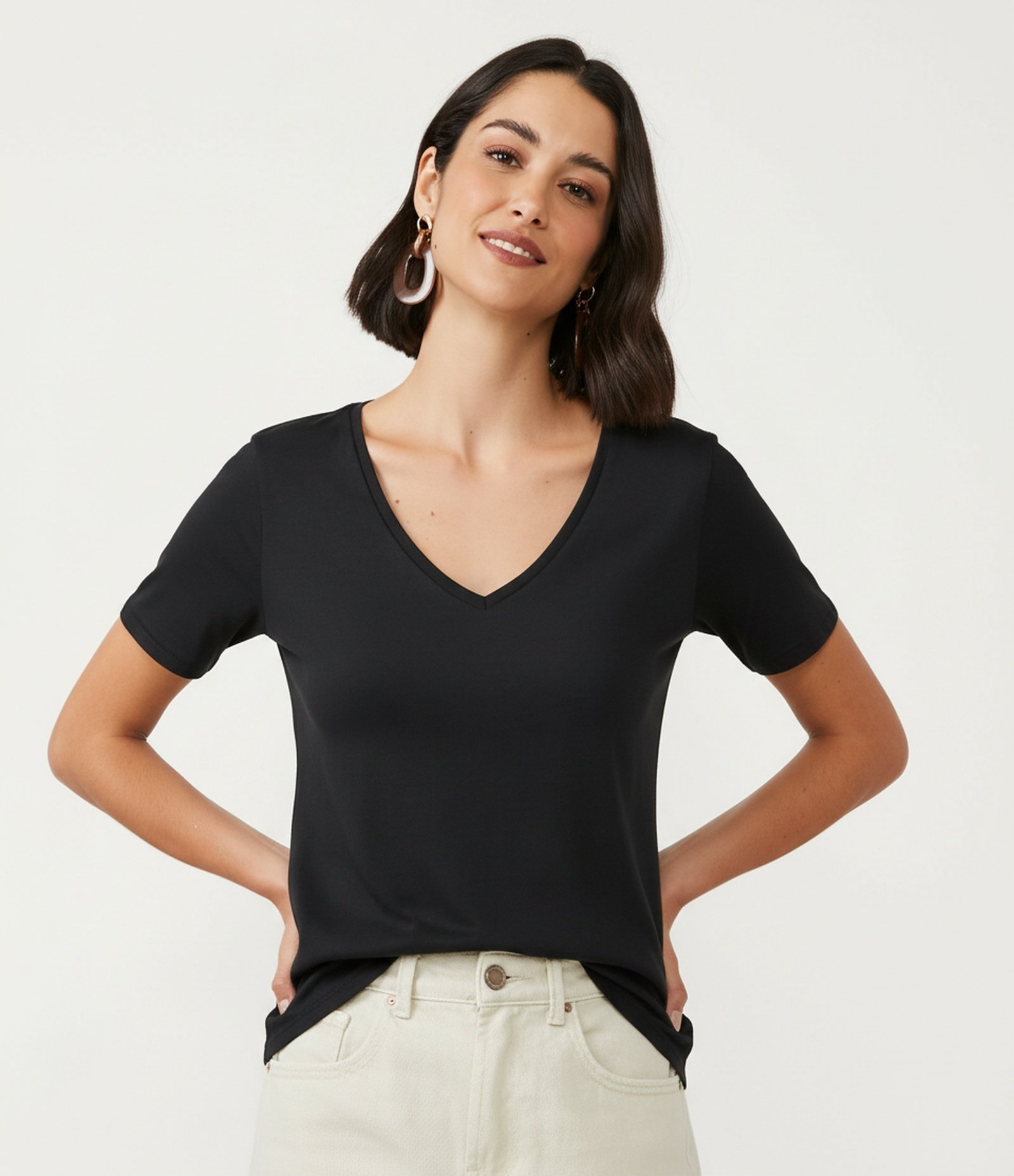 Blusa Básica em Algodão Peruano com Decote V Preto 5