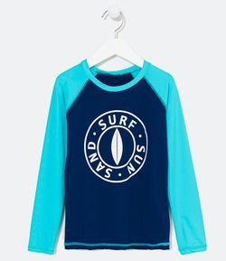 Camiseta Infantil com Proteção UV Estampa  Surf Sand Sun - Tam 5 a 14 anos