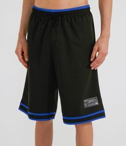 Bermuda Esportiva Modelo Basquete