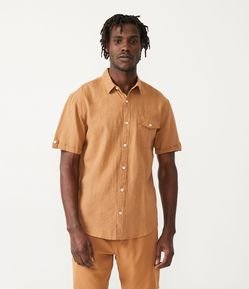 Camisa Comfort em Linho com Bolso e Dobra na Manga