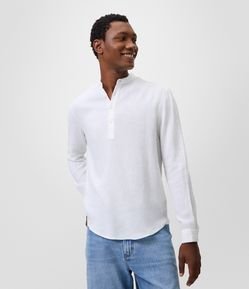 Camisa Comfort Bata em Linho com Gola Padre