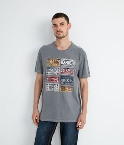 Camiseta Manga Curta com Estampa Placas de Carro