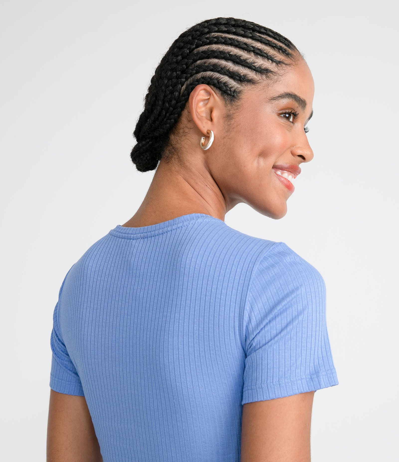 Blusa Cropped Básica em Viscose Canelada com Transpasse na Barra Azul Médio 4