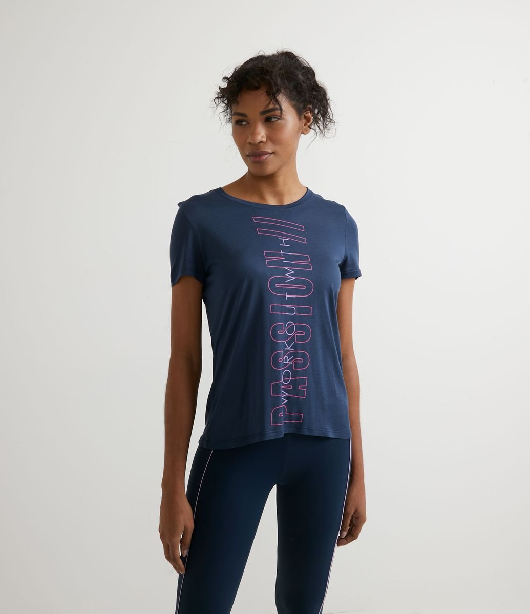 Camiseta Esportiva em Viscose com Estampa Escrita Workout With Passion Menor preço em Camiseta Esportiva em Viscose com Estampa Escrita Workout With Passion