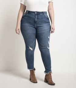 Calça Skinny Jeans com Barra Mordida e Puidos Curve & Plus Size