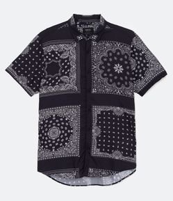 Camisa Manga Curta em Viscose Estampa Bandana