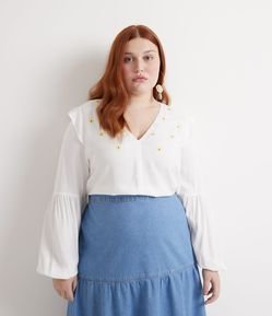 Blusa Bata em Viscose com Bordados de Margaridas Curve & Plus Size