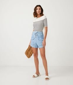 Short Runner em Jeans com Bolsos e Cordão para Amarração